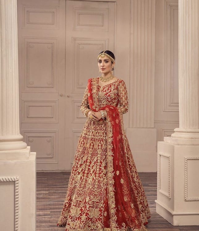 PAKISTANI WEDDING DRESSES: CELEBRATING FEMININE GRACE AND CULTURE